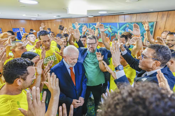 Projeto batista ‘Cristolândia’ vai ao Planalto e canta louvor em cerimônia com Lula