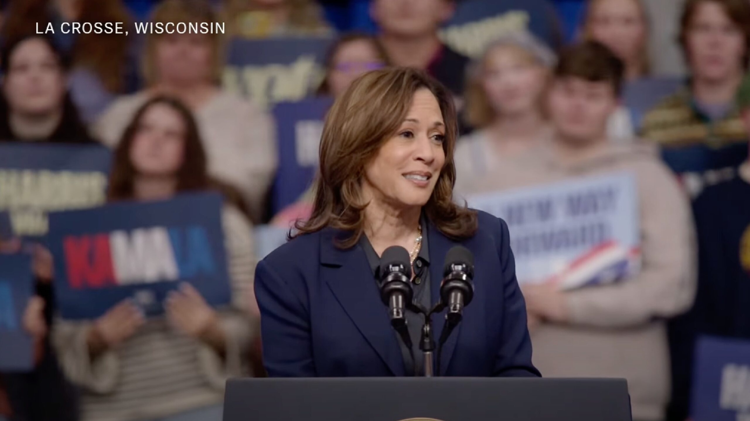 Sob aplausos, Kamala Harris expulsa de comício homem que gritou ‘Jesus é Senhor’