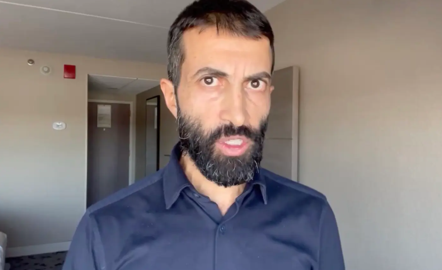 Vídeo: ‘Filho do Hamas’, ex-muçulmano convertido é agredido por militante antissemita