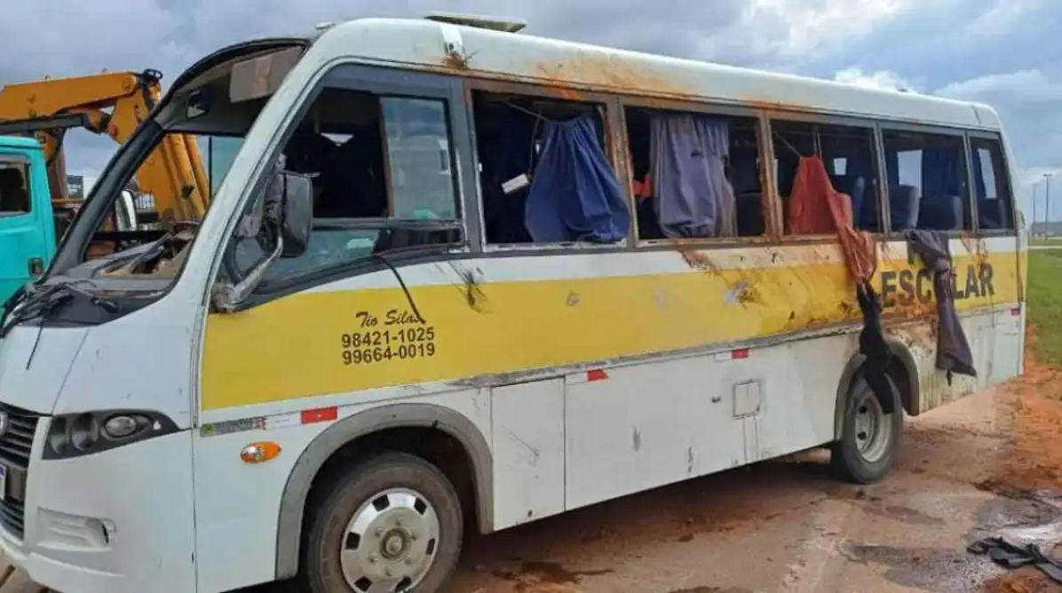 20 pessoas ficam feridas após ônibus que levava fiéis para batismo sofrer acidente