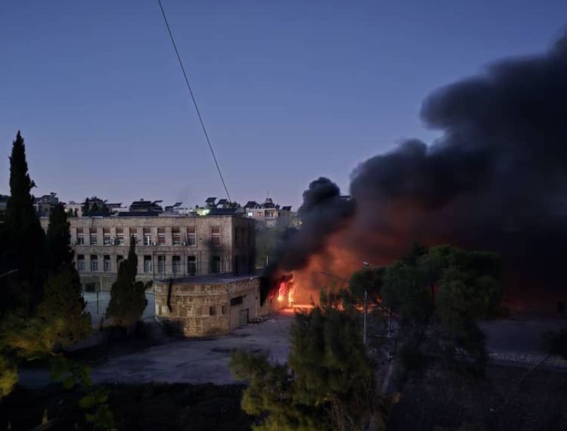 Igreja é bombardeada em Alepo e estradas fechadas impedem cristãos de fugir da guerra